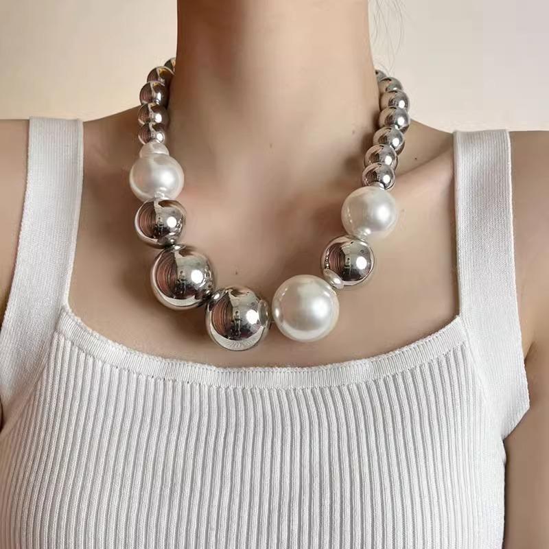 European and American exaggerated oversized pearl double-layer stacked ball beaded necklace women's 2025 new high-end collarbone chain
