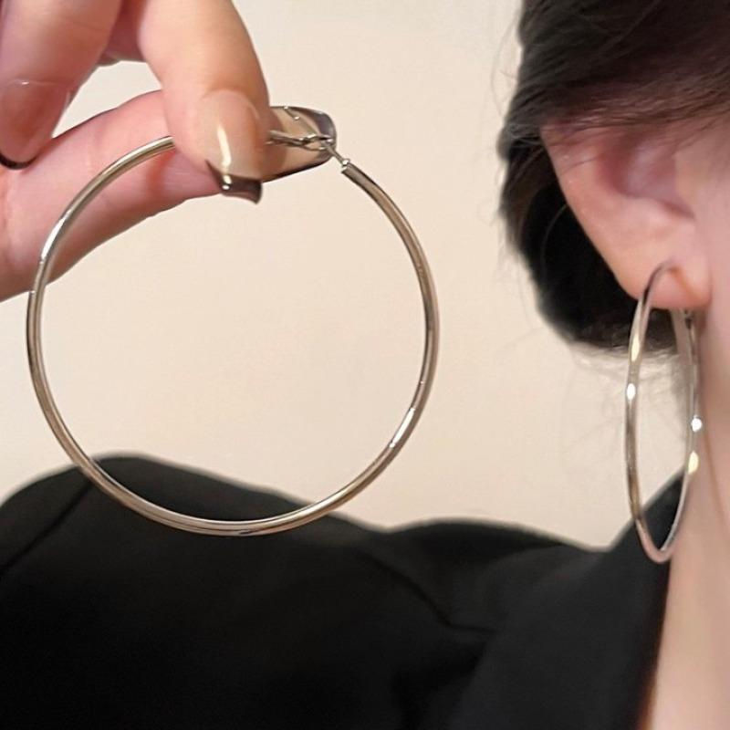 Silver Needle Diamond-set Geometric Circle Earrings Temperament Light Luxury High-end Earrings Personalized Design Cold Wind Earrings Wholesale