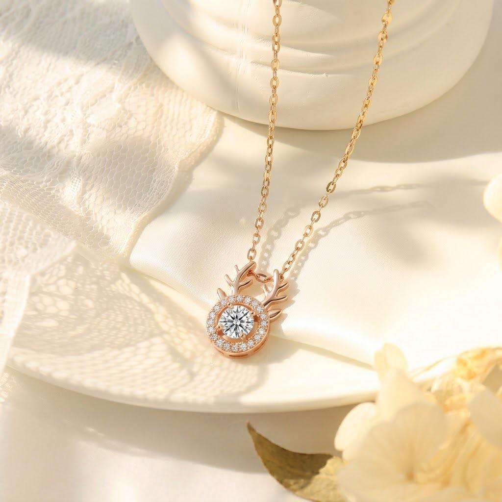 Emerald Zirconia Four-Leaf Clover Rotating Necklace - Luxury Dopamine Accent Clavicle Chain