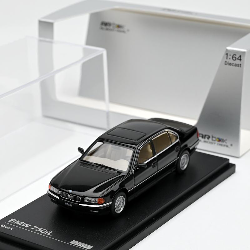 1:64 BMW E38 BMW 750il 7 Series die-cast simulation alloy car model collection ornament, children's toy.
