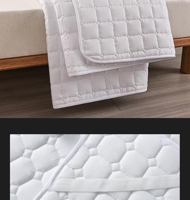 Dormitory Moisture-Absorbent & Machine-Washable Mattress Protector for Senior Care