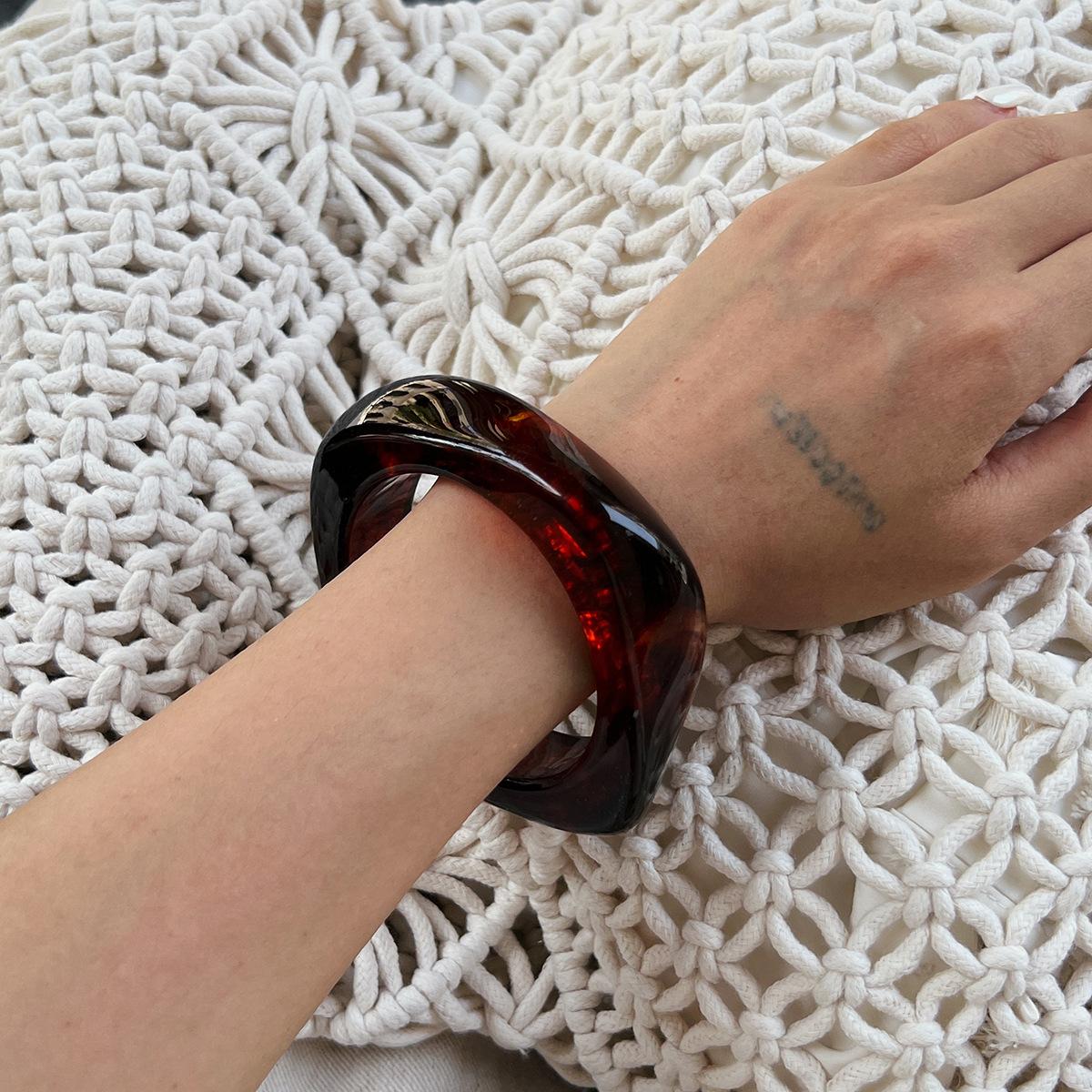 

Maillard Style Smudged Acrylic Oval Bracelet, Exaggerated Special-shaped Resin Splicing Bracelet