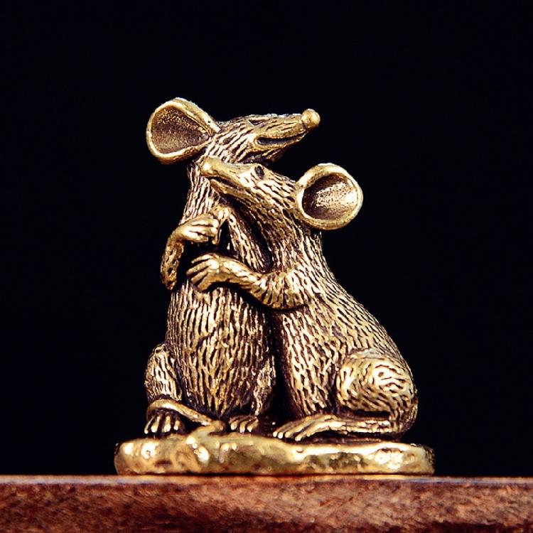 Small Animal Sculptures Golden Love Mouse Statue Home Decors Accent Mice Figurines Gift for Pet Lover Desktop Ornament