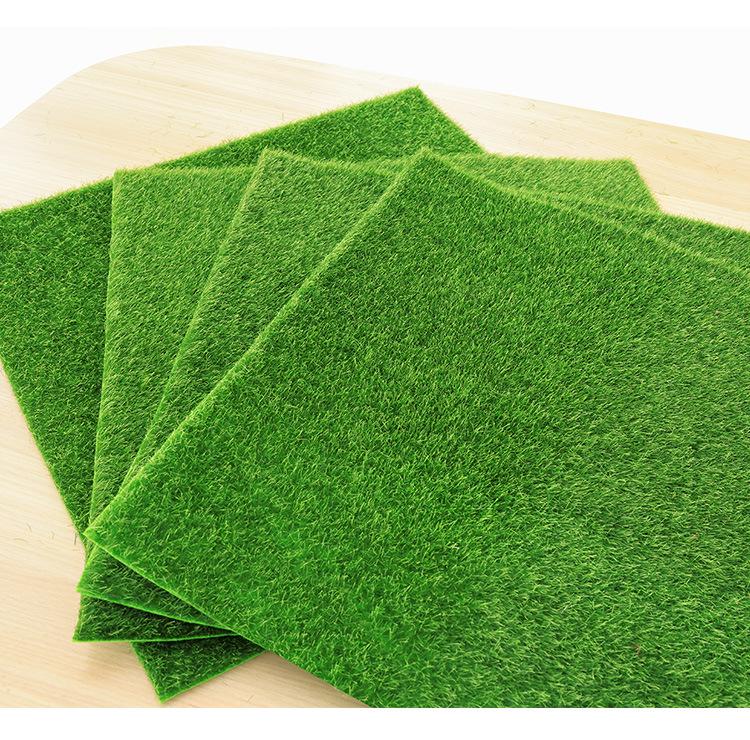 Mini Artificial Lawn Grass Green Fake Lawns Turf Carpets Miniatures DIY for Garden Outdoor Fake Green Square Grass Mat Decor 2PC