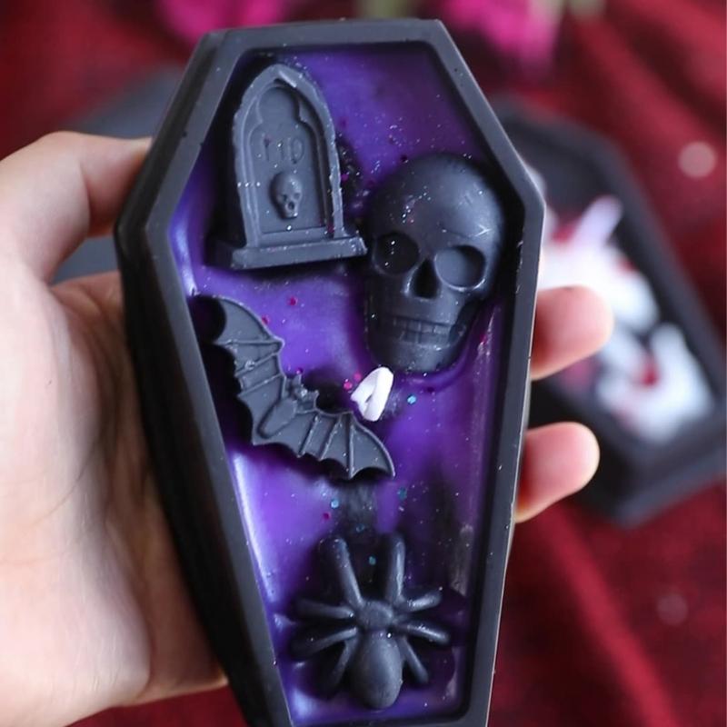 Svíčka do rakve s rostlinnou směsí a detailem náhrobku s lebkou Dlouhá doba hoření Ideální pro halloweenské řemesla a dárky