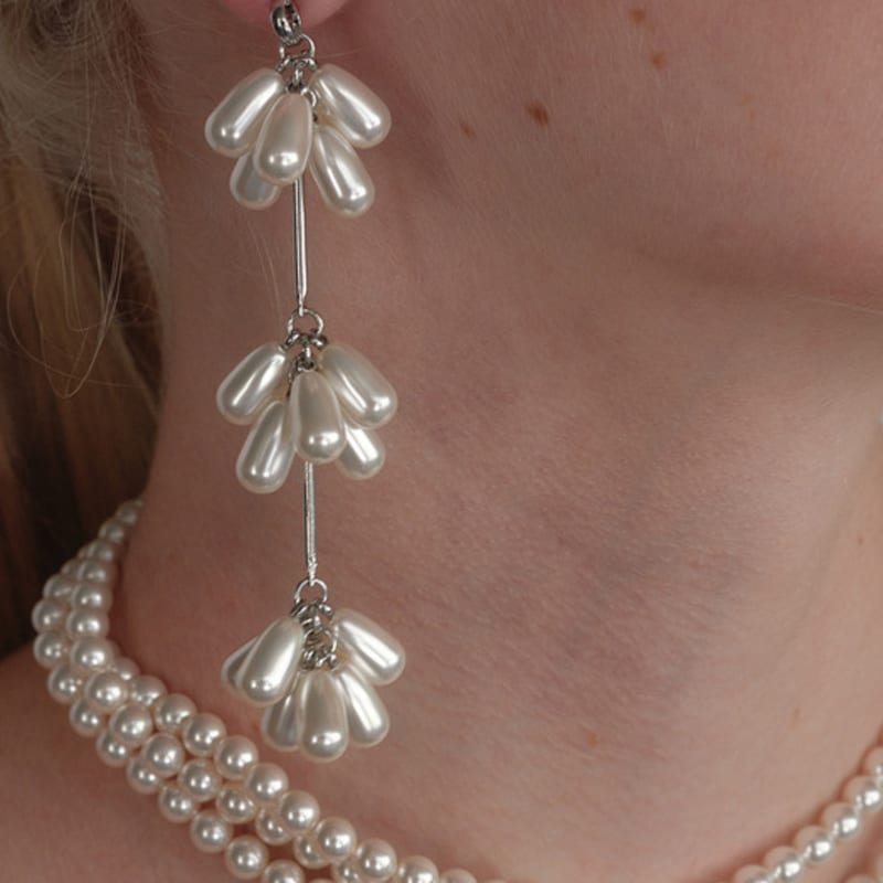 

MONDAY EDITION Blooming Pearl Flower Single Earring White