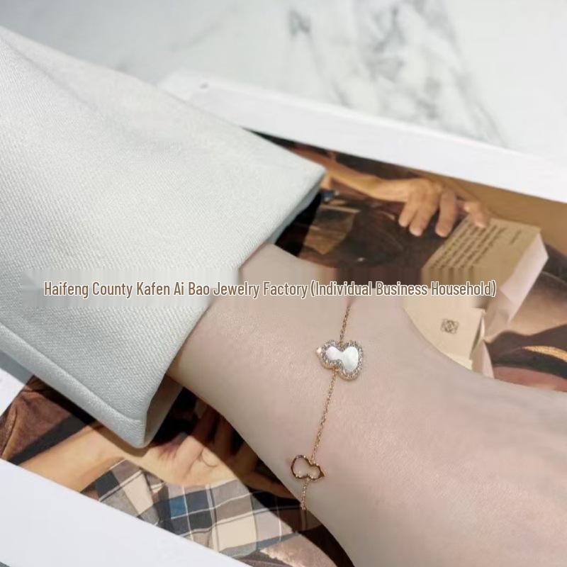 18K Rose Gold Plated V Gold Unicorn Bracelet with Three Gourd Charms Featuring White Mother-of-Pearl and Red Agate In a Luxurious Style