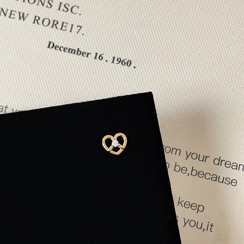 

Винтовые гвозди для ушей, серьги-гвоздики из металла с циркониевой звездой, простая женская индивидуальность, универсальные серьги, серьги.