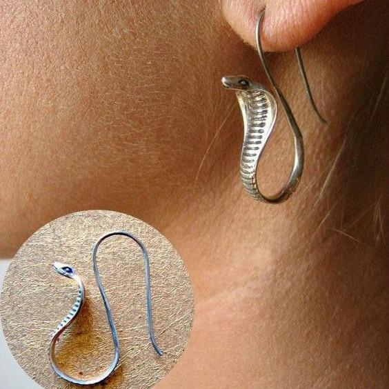 

Retro Snake-Shaped Personality Earrings - Women s Simple Fashion Statement срібний