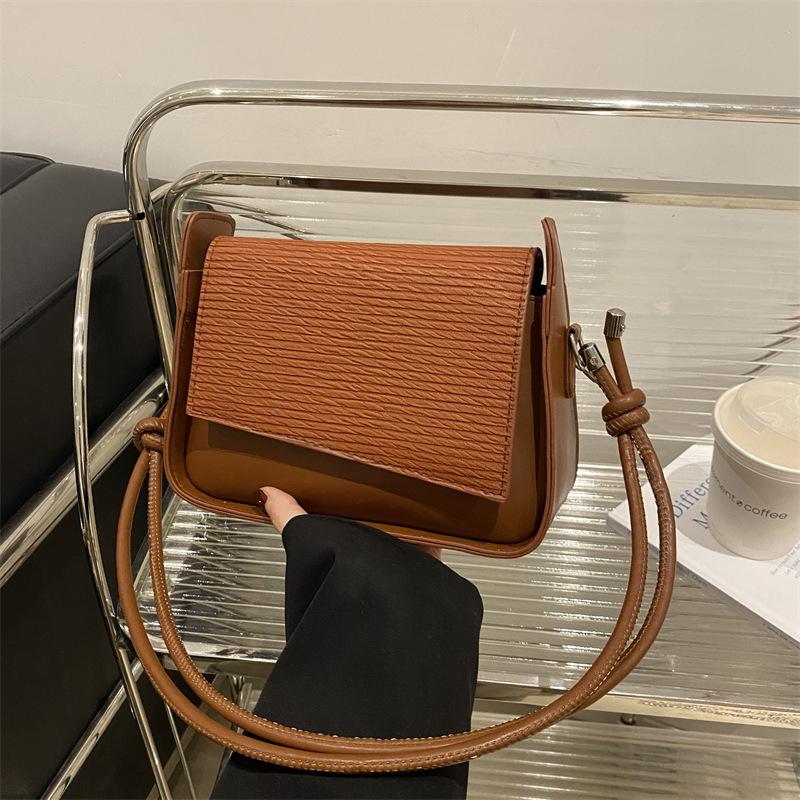 

Fashion Versatile Trend Niche Shoulder Bag Women s Solid Color Retro Casual Design Senior Temperament Small Square Bag коричневий