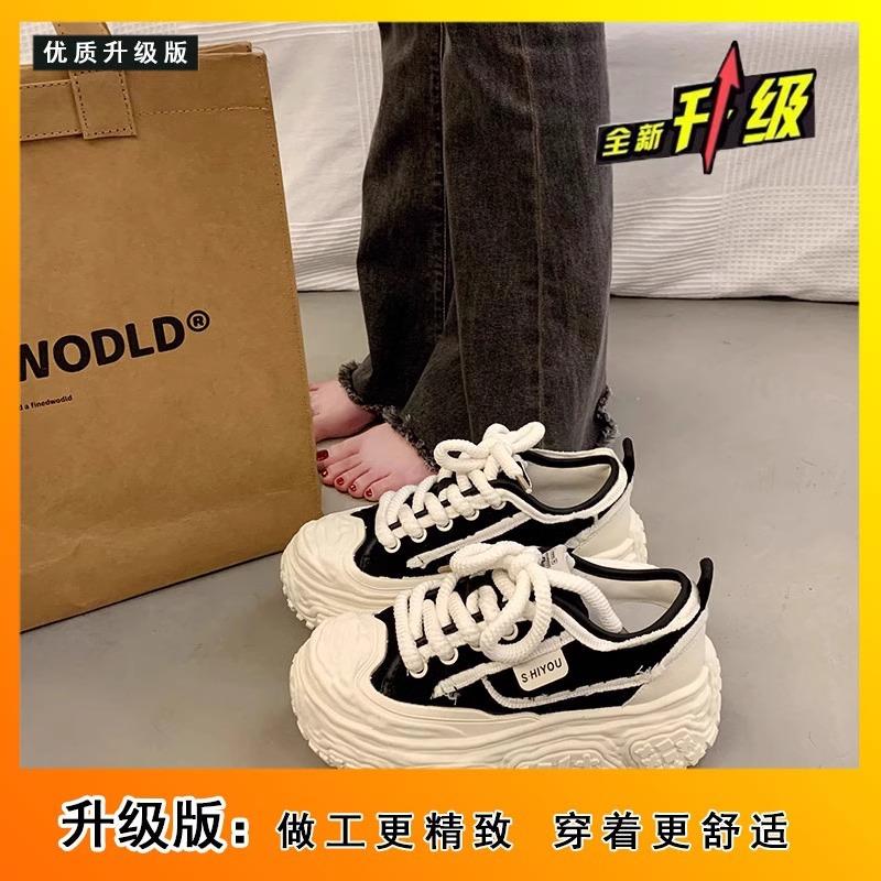 

Маленькие белые туфли женские 2024 года новые популярные универсальные летние тонкие толстые подошвы для спорта и отдыха на парусиновой доске 35