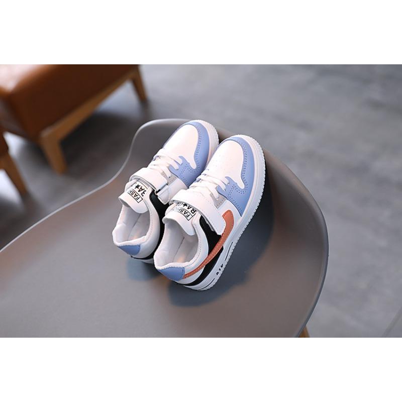 Koreanischer schlichter Stil Frühling und Herbst neue Kindersportschuhe Spleißfarbe Mode Board Schuhe weiche Sohle rutschfest Trendschuhe