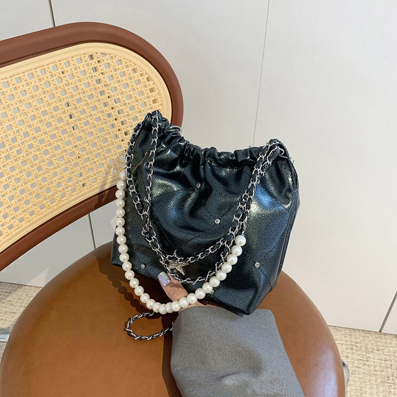 

Large-capacity bags, women s new models are popular today, summer versatile chain shoulder bags, beaded bucket bags. чёрный