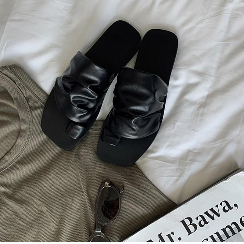 

Grape mother has the same style, with a sense of design, square head folds piled up, flat-bottomed toe leather slippers, and women s flat-bottomed sa 40 чёрный