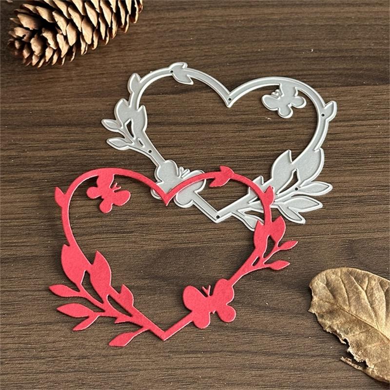 Heart Wreath Die Cut Stencils Scrapbooking Embossing Tool Carbon Steel Cutting Die for Scrapbooking Card Making Album