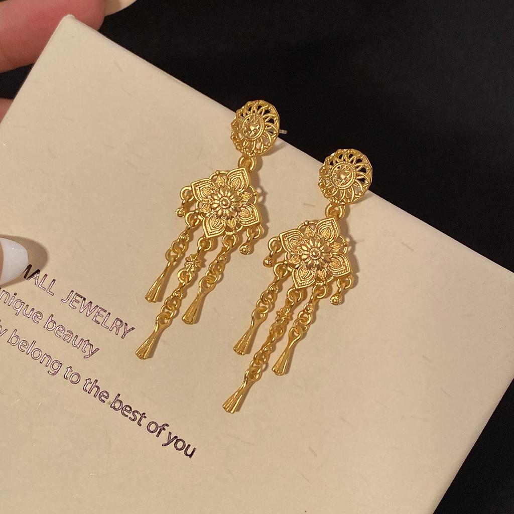 Women's Retro, Exquisite, Versatile, Light Luxury, Hollow Tassel Fashion Earrings