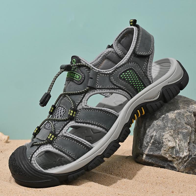 Fashion Outdoor Male Beach Shoes Anti-collision Toe Man Sandals 2025 New Roma Flats Vintage Style Men Summer Shoes Leather Men's Sandals