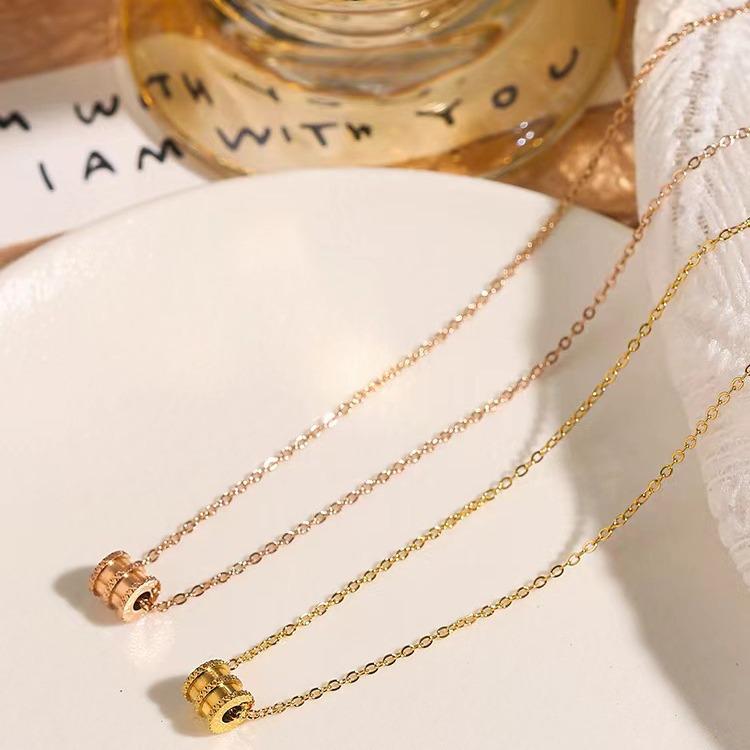 Women's Gold-Plated Thin Collarbone Necklace: 2024 Light Luxury Niche Fashion