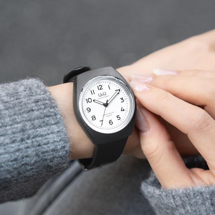 [Citizen Q&Q] Watch Q&Q Solar No Battery Change 10 ATM Water Resistant Lightweight Analog E11A-001VK Black x White