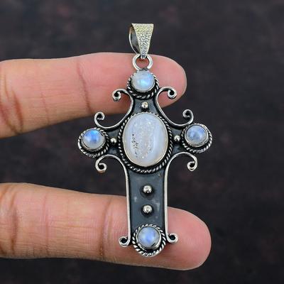 Biały Tytanowy Wisiorek Druzy Wisiorek z Kamieniem Księżycowym w Kolorach Tęczy Wisiorek z Kamieniem Szlachetnym Wisiorek ze Srebra Próby 925 Ręcznie Robiona Biżuteria Wisiorek Krzyż na Prezent