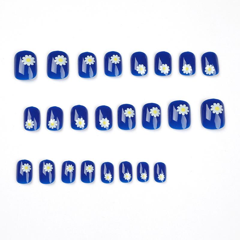 Trage Nagel blau kleine Gänseblümchen Nagelstück Fertiger künstlicher Nagel Abnehmbares Nagelstück Nagelstück Nagelstück Nagelstück Nagelpflaster