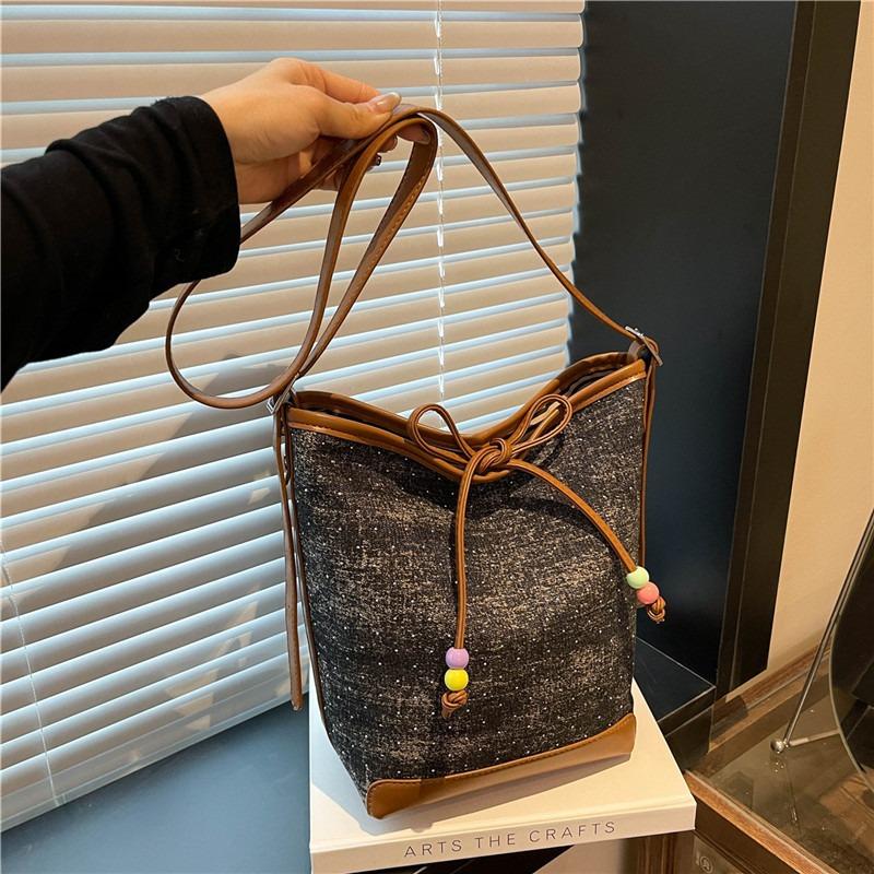 

Niche one-shoulder denim bag, new large-capacity bucket bag, simple work commute fashion messenger bag