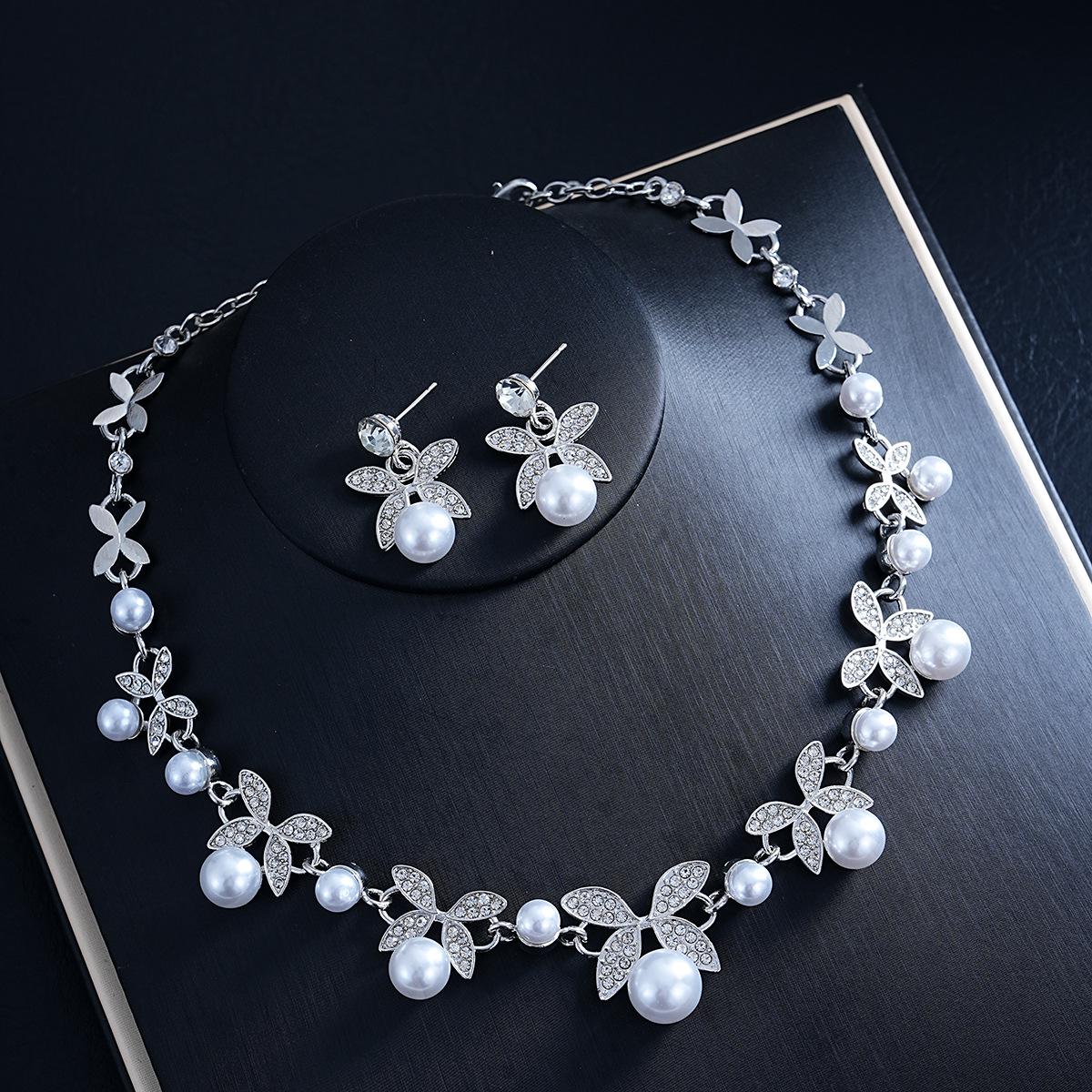 2025 Exquisite Leaf Butterfly Rhinestone Pearl Necklace for Women - Elegant & Fashionable Jewelry