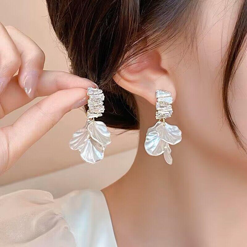 Neue trendige Kristall Quaste Drop Ohrringe für Frauen Fashion Party Schmuck koreanische Blume baumeln Ohrringe Persönlichkeit Zubehör