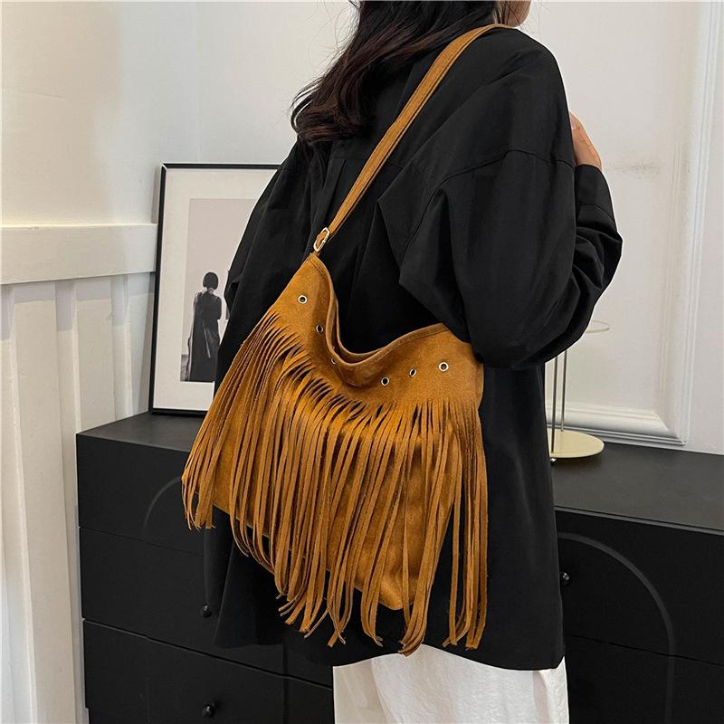 Yogodlns Boho Style Tassel Crossbody Bag Soft Frosted Tassel Straddle Bag Women Vintage Suede Shoulder Bag Casual Messenger Bag