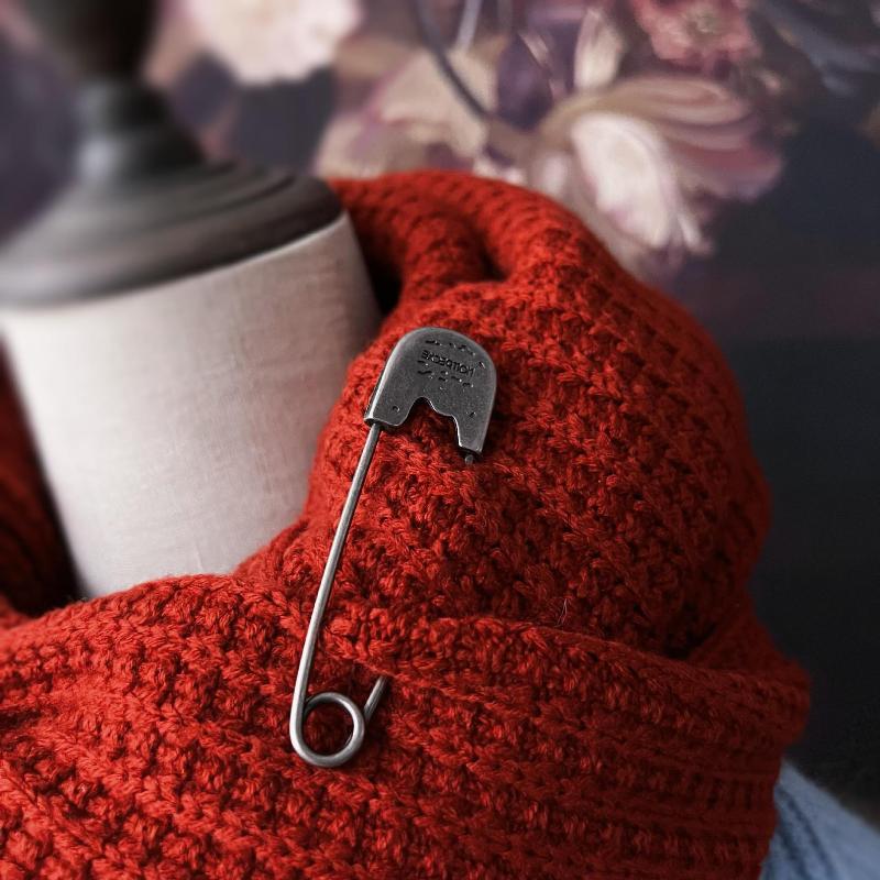 Vintage Engraved Letter/Number Large Brooches Sweater Scarf Buckle Cardigan Anti-Slip Big Pin Decoration Accessories