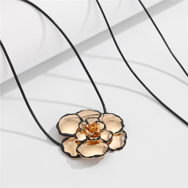 European and American design dripping oil black edge flower wax thread necklace choker temperament metal three-dimensional large flower necklace