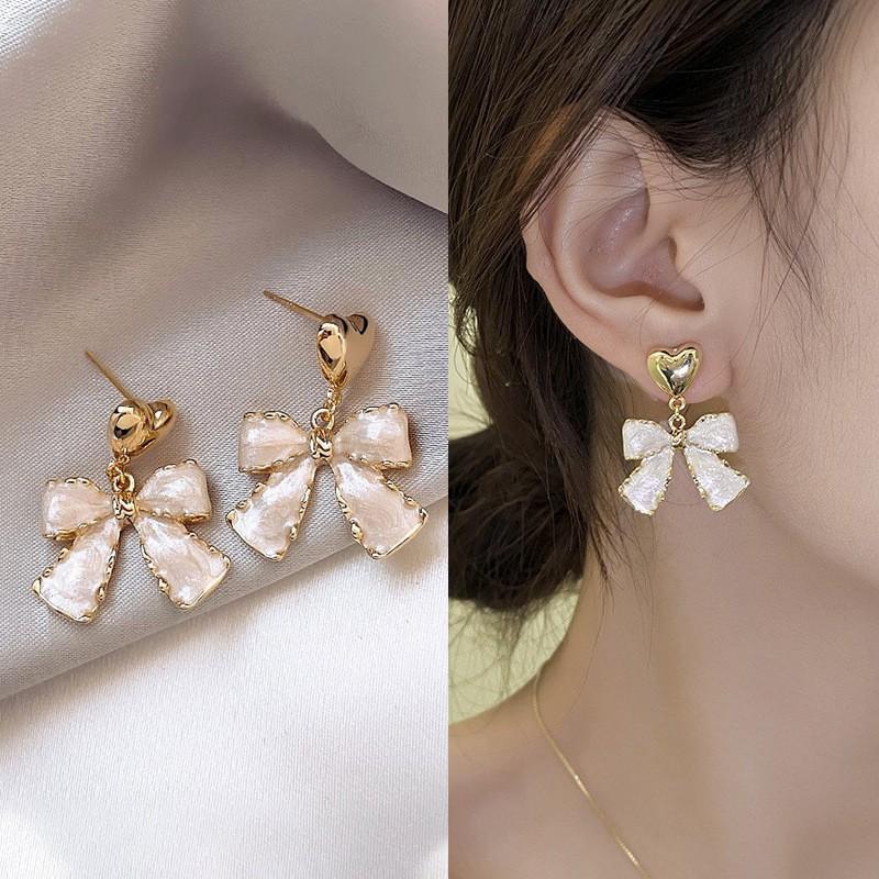 French White Earrings, Sweet Bow Love Earrings Ins Design Retro Light Luxury High-end Stud Earrings