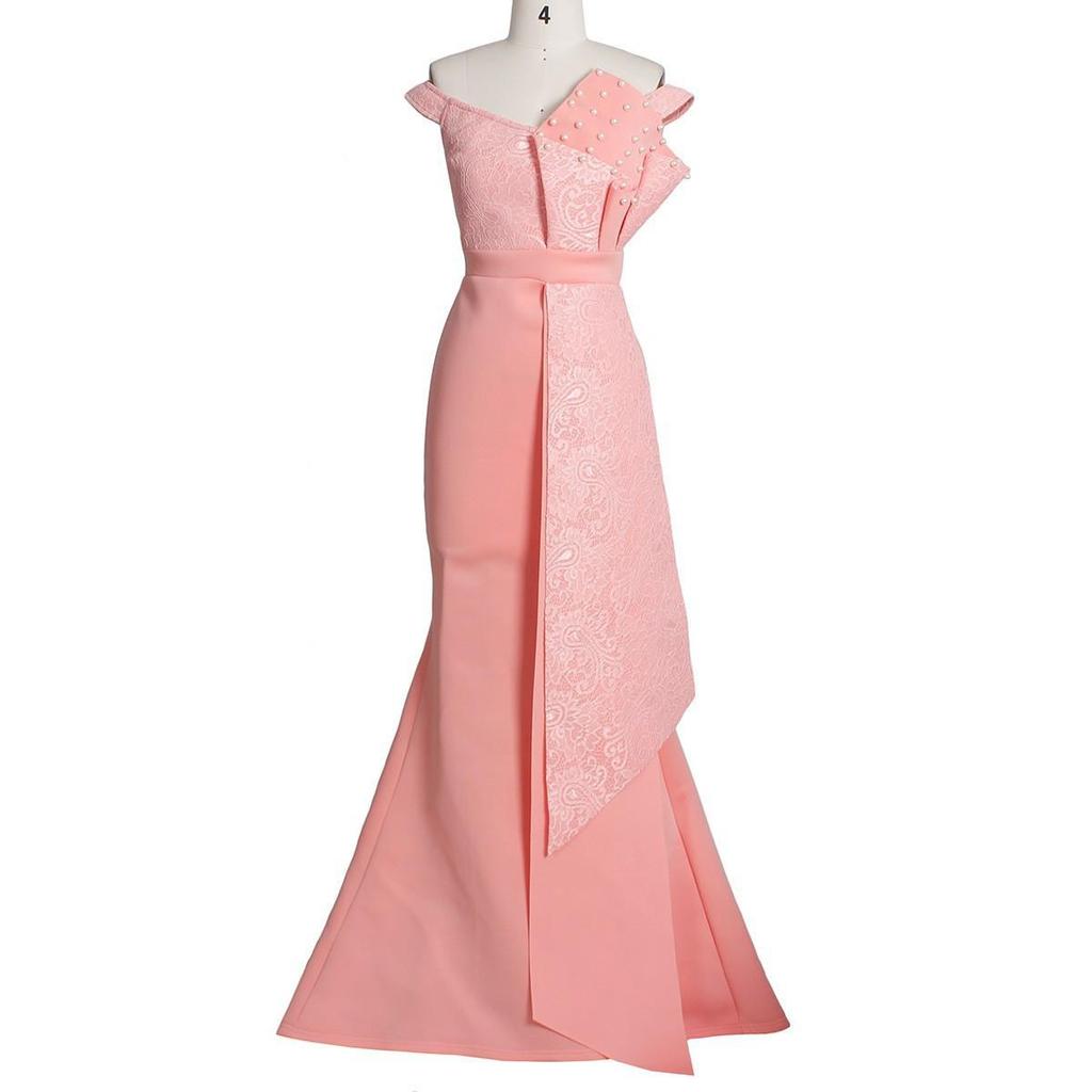 2025 Frühjahr/Sommer Unregelmäßiges One-Shoulder-Spitzenkleid mit perlenbesetztem Lotusblatt-Design