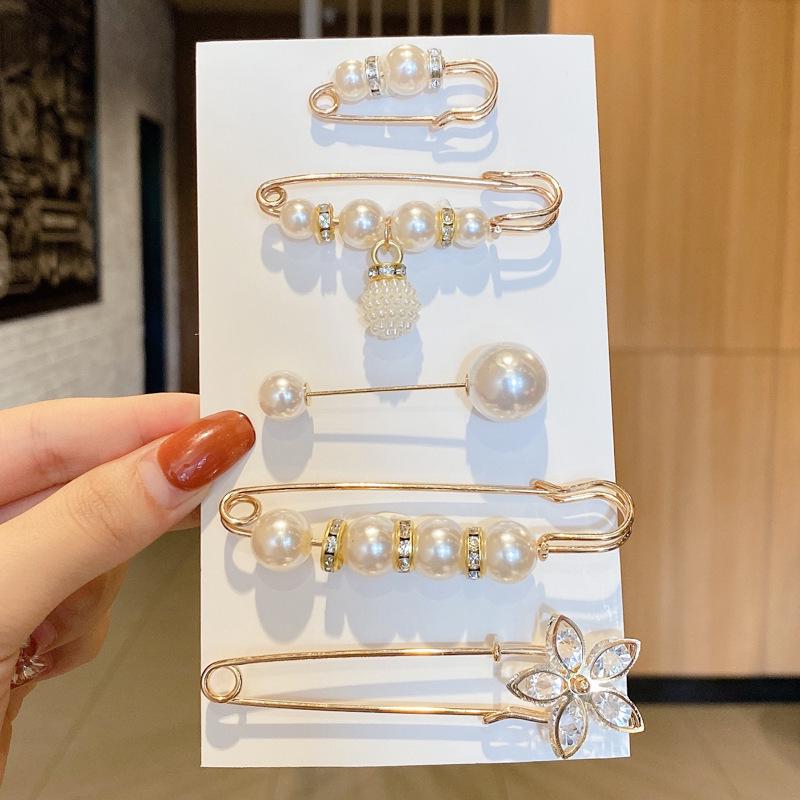 Women's Invisible Pearl Brooch: Anti-Exposure Collar Pin for Shirts and Corsages.