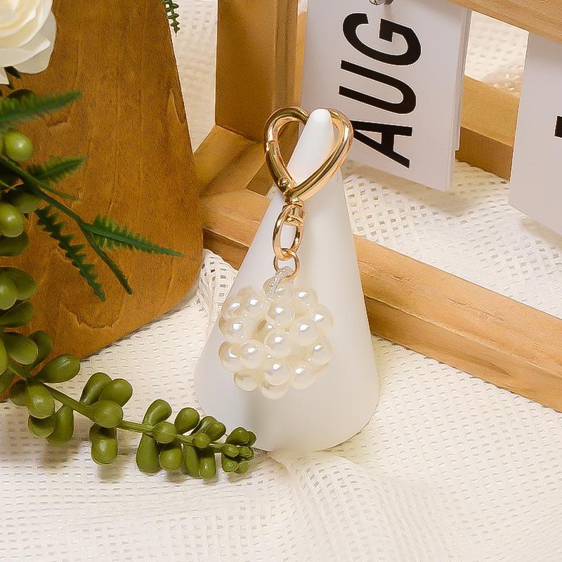 Elegant Pearl Heart Keychain: Versatile Bag Charm & Accessory
