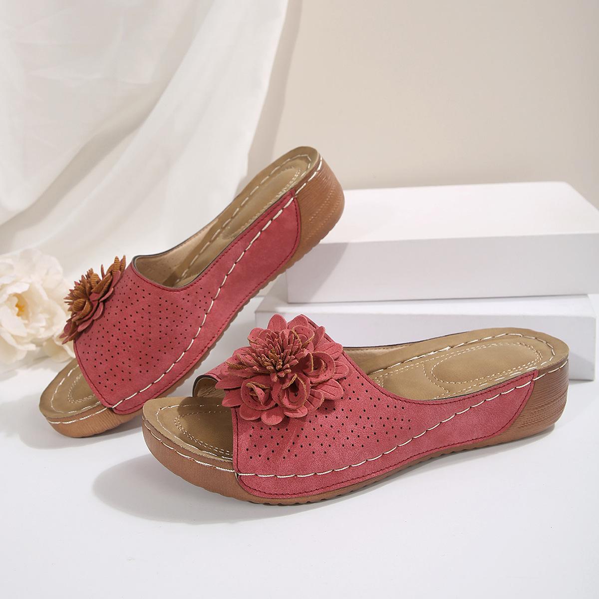 

New slope heel flower foreign trade large size cool slippers women s summer open toe European and American outer wear platform slippers hole shoes 43 червоний
