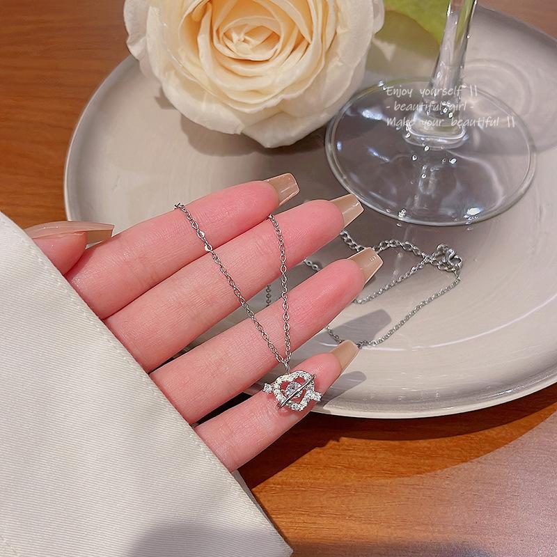 Women s Fashion Light Luxury Versatile Niche Love Necklace XL209