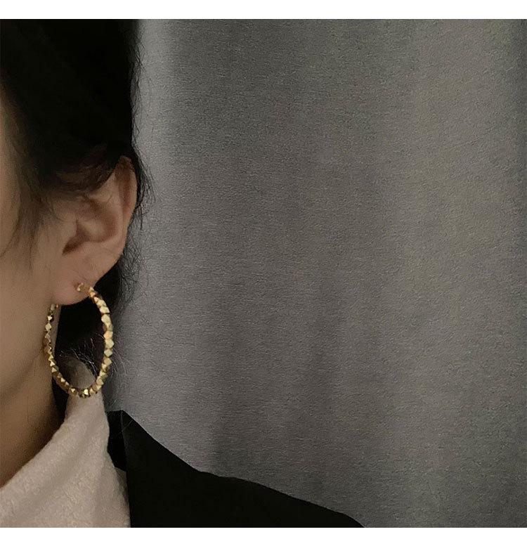 Boucles d'oreilles créoles argentées uniques pour femmes haut de gamme 2022