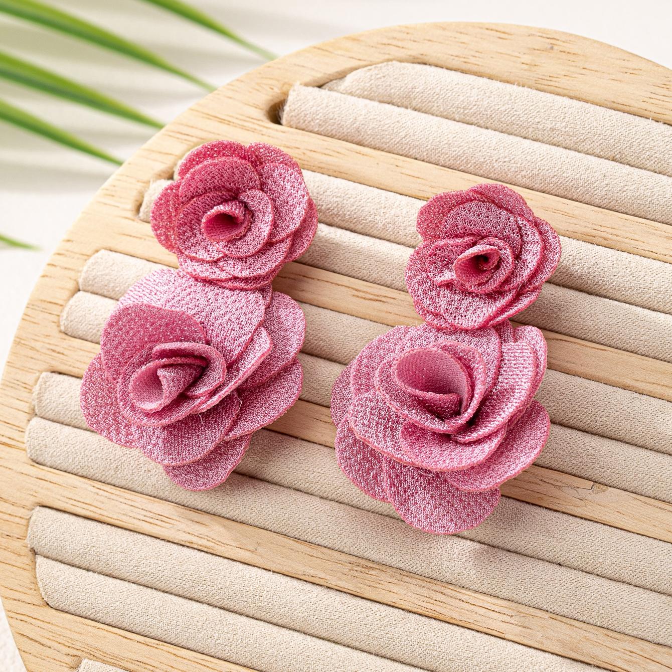

A Pair of Fabric Flower Earrings Bohemian Fabric Flower-Shaped Earrings Suitable for Everyday Wear and Vacation Wear розовый