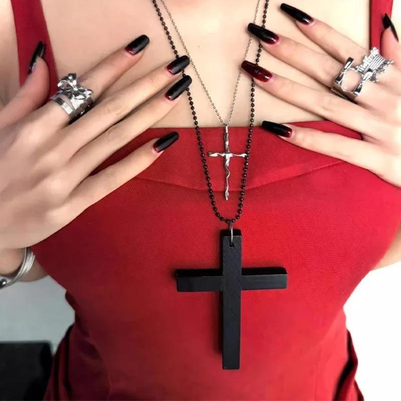 Mode Punk Gothic Holz Kreuz Anhänger Halskette für Damen Herren Halloween Vintage Schwarz Hip Hop Y2K Accessoires Party Schmuck Geschenk