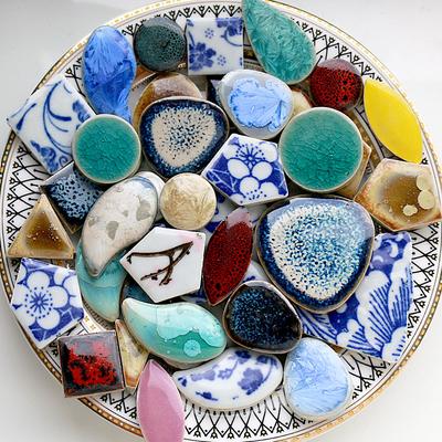 100g Vícebarevné Nepravidelné Keramické Mozaikové Kachličky DIY Mozaikové Výrobní Kameny pro Řemeslné Hobby Umění Nástěnná Dekorace Okvětní lístek arte ovál