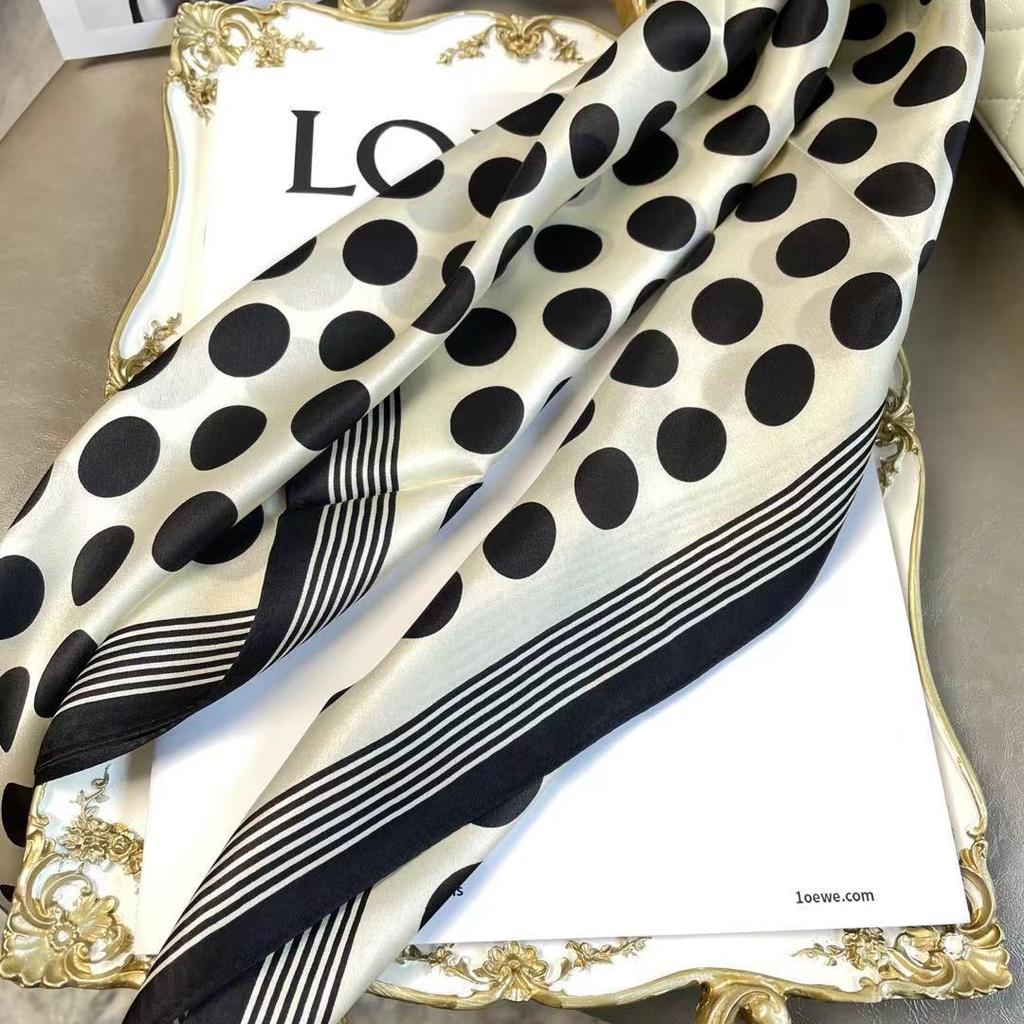 New Silk Small Square Scarf Literary and Retro Printing Versatile Decorative Scarf Spring and Summer Temperament Silk Scarf