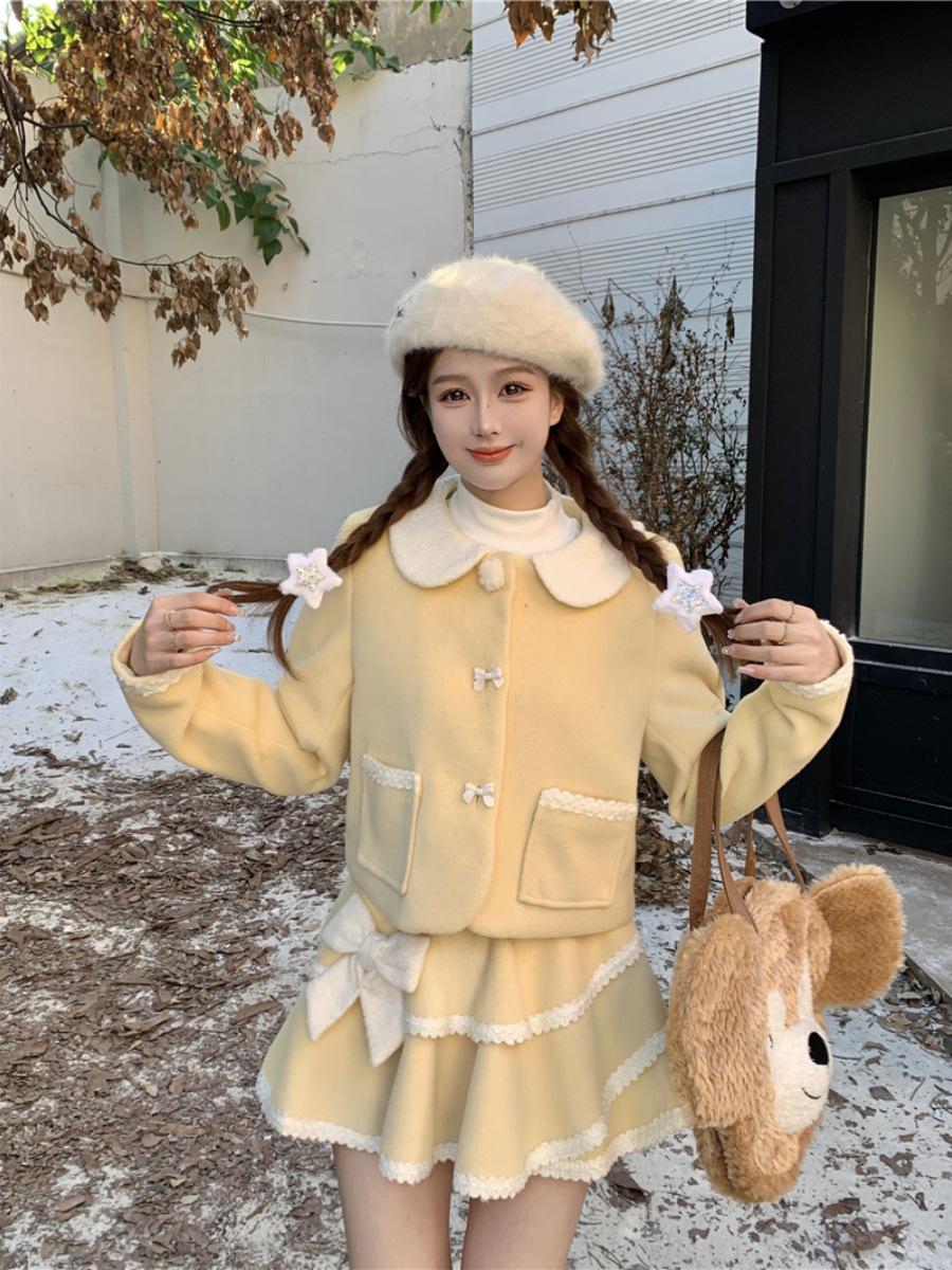 

Cream Yellow Woolen Top & Bow Cake Skirt Women s Two-Piece Set with Doll Collar - Autumn/Winter Style S