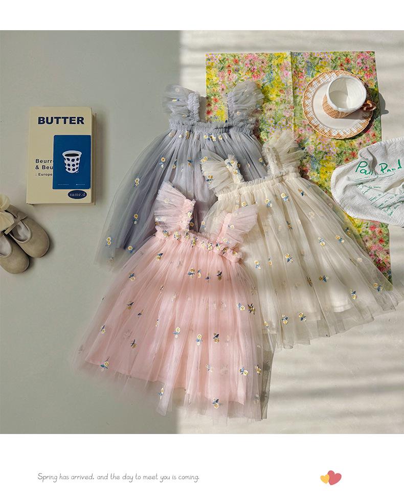 Girls' Flower Embroidered Tulle Dress: Summer Style with Puff Sleeves and Net Yarn Skirt
