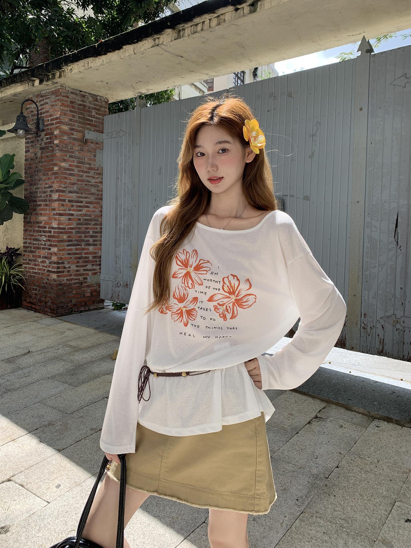 

Korean flower print front shoulder crew neck sunscreen blouse women s summer new loose long-sleeved T-shirt small top One size fits all білий