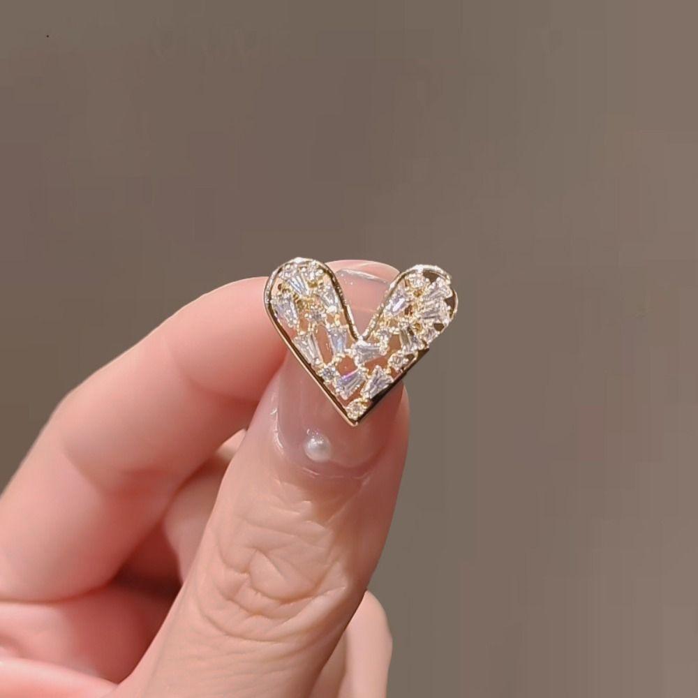 Shiny Rhinestone Pin Rectangular Hollow Heart Breastpin Jewelry Heart Brooch Men