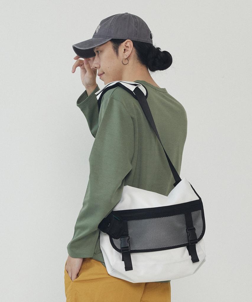 Analog Mood Apparel Basic Mesh Messenger Bag (White)