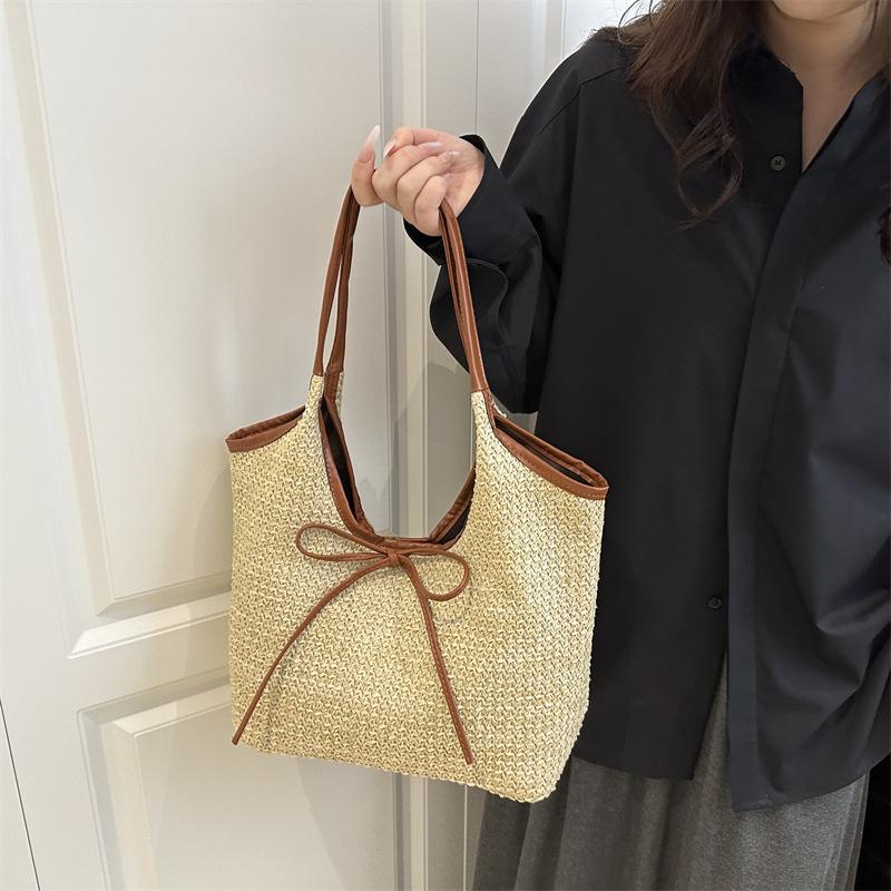 Autumn shoulder straw woven bag women's woven bag large capacity beach bag light portable shoulder armpit bag tote bag