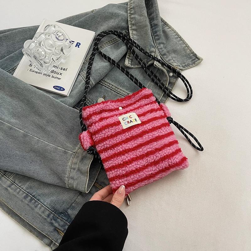 Autumn, winter and winter shoulder bag casual fluff bag plush Korean version small fresh fashion bag large capacity messenger bag women's bag