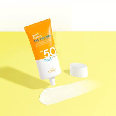Ciesz się doskonałym kremem przeciwsłonecznym na co dzień SPF50/PA+++ 50ml